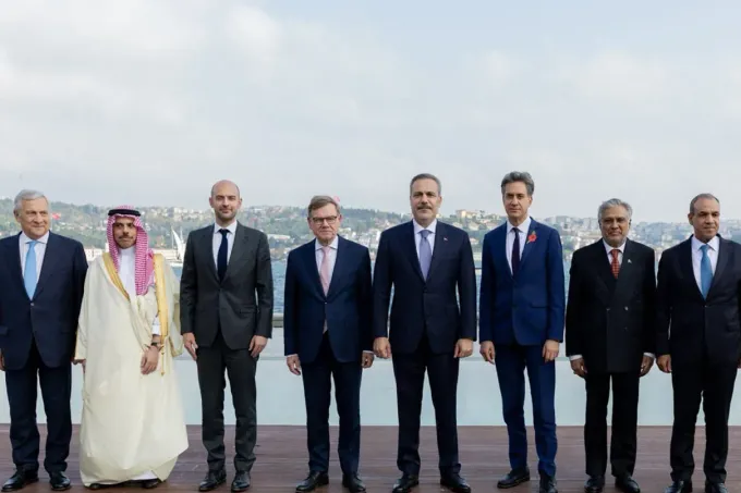 وزراء خارجية 8 دول يجتمعون في إسطنبول لبحث أزمات الشرق الأوسط