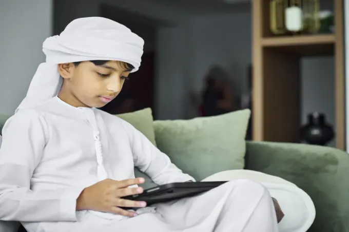 الإمارات تحظر وسائل التواصل الاجتماعي على من هم دون 15 عاماً