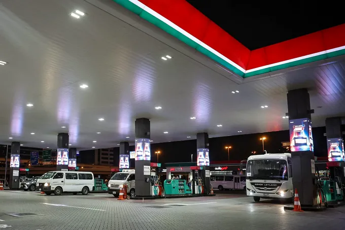 الإمارات تخفض أسعار الوقود في يوليو 2026 بنسبة تصل إلى 16.8%