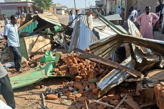 ضربة بمسيّرة على سوق في نيالا تحصد 21 قتيلاً وسط تبادل الهجمات في السودان