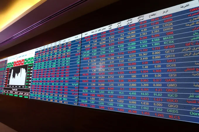 أسواق المال العالمية تتراجع وسط توترات مضيق هرمز والمفاوضات الأمريكية الإيرانية