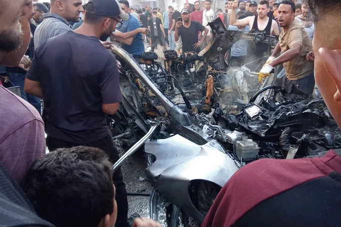 غارة إسرائيلية تستهدف مركبة في غزة وتوقع قتيلين أحدهما طفلة