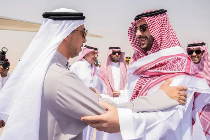 محمد بن سلمان يستقبل منصور بن زايد في الرياض لبحث العلاقات الثنائية