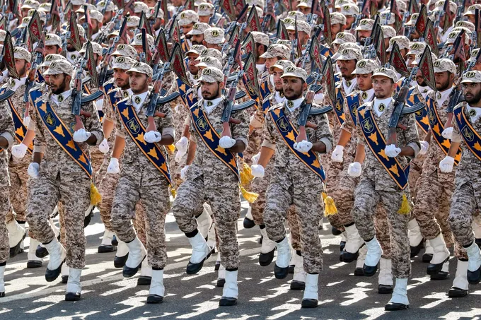 الحرس الثوري الإيراني يهدد بتوسيع الحرب خارج المنطقة رداً على أي هجوم أمريكي أو إسرائيلي