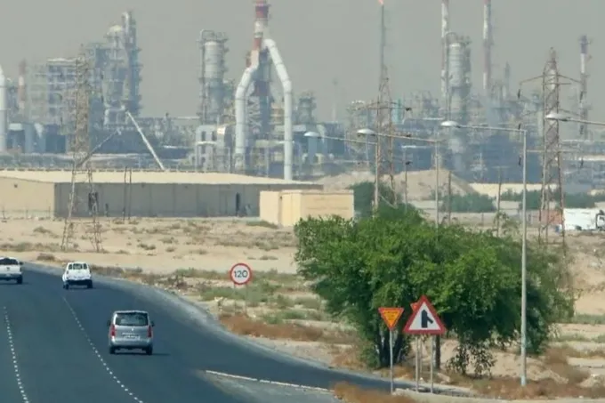 الكويت ترفع إنتاجها النفطي وتستهدف 4 ملايين برميل يومياً بحلول 2035