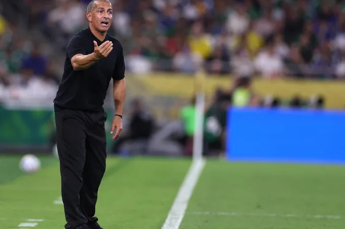 تونس تقيل اللموشي وتعيّن رونار مدرباً لنسور قرطاج في كأس العالم 2026