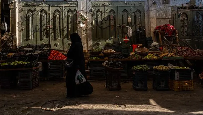 التضخم في مصر يتباطأ في أغسطس وسط تباين في الأرقام وتوقعات تأجيل خفض الفائدة