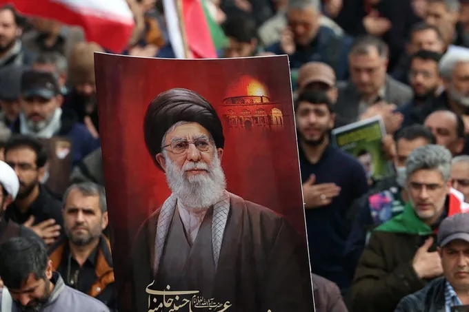 إيران تحدد 4 يوليو موعداً لبدء تشييع المرشد الراحل خامنئي ودفنه في مشهد في التاسع منه