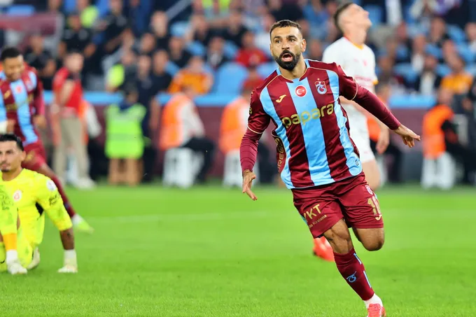 صلاح يسجل هاتريك ويقود طرابزون سبور لاكتساح غلطة سراي 4-0 في الدوري التركي