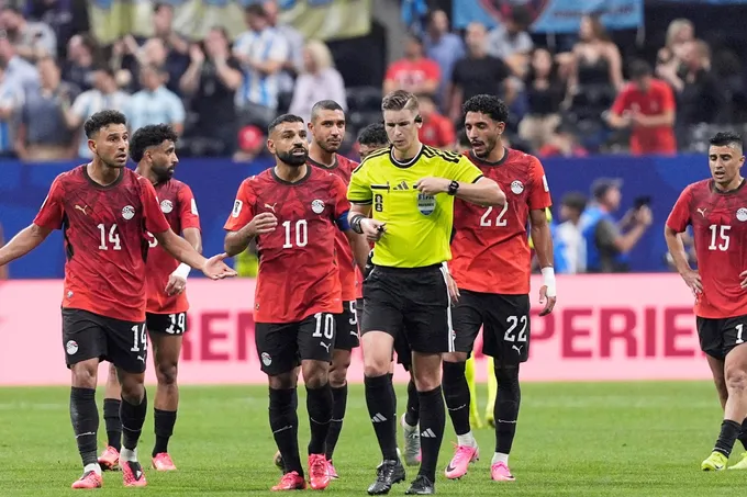 الاتحاد المصري يطالب بإقصاء الحكم الفرنسي بعد خسارة الفراعنة أمام الأرجنتين في المونديال