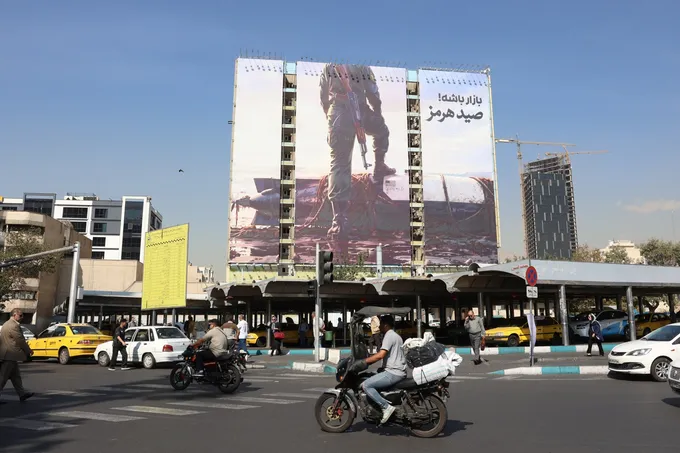 تصاعد الهجمات في مضيق هرمز وسط تضارب الروايات بين طهران وواشنطن