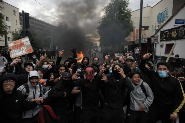 احتجاجات طلابية تشلّ فرنسا وتوقيف نحو ألفي شخص