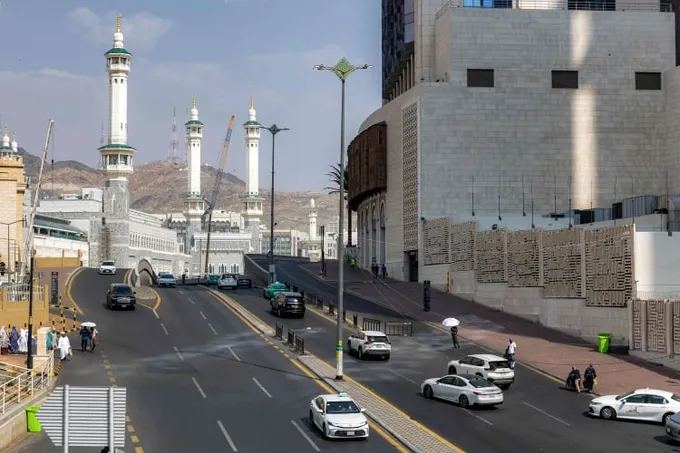 الحوثيون يجددون تحذيرهم من مطار الملك خالد والرياض تعيد توزيع رحلاتها