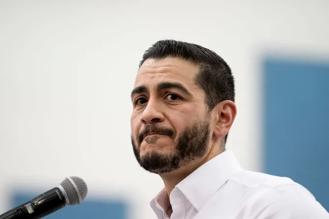 عبد الرحمن السيد يفوز بترشيح الديمقراطيين للشيوخ في ميشيغان في سابقة تاريخية