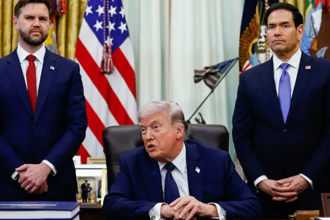 ترمب يقترح ترشّح فانس وروبيو معاً في انتخابات 2028 ويصفهما بـ«لا يُهزمان»