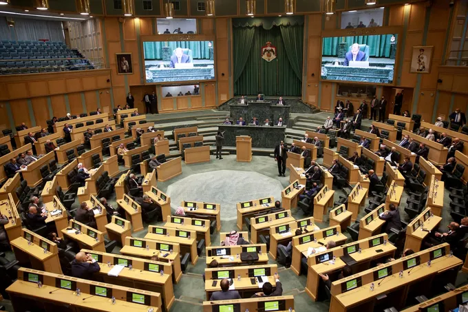 إسقاط عضوية النائب الأردني حسن الرياطي يثير جدلاً قانونياً وسياسياً