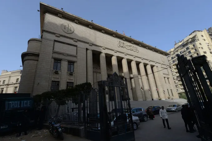 توقيف رجل الأعمال المصري صبري نخنوخ بتهم البلطجة وتكوين تشكيل عصابي وحيازة أسلحة وآثار