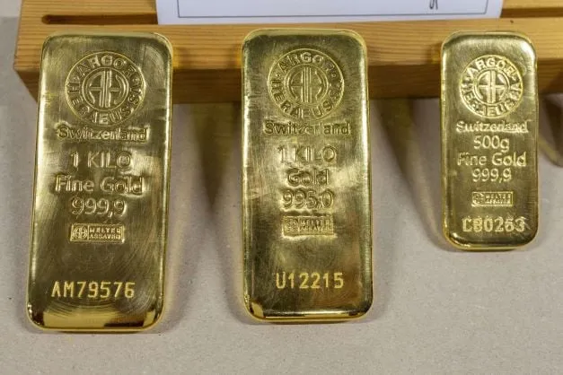 الذهب يرتفع قرب أعلى مستوياته في أسبوعين مع ترقّب قرار الفائدة الأمريكية وتوترات المنطقة