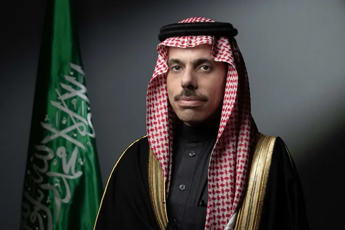وزير الخارجية السعودي فيصل بن فرحان يزور بكين لتعزيز العلاقات الثنائية ومناقشة الملفات الإقليمية