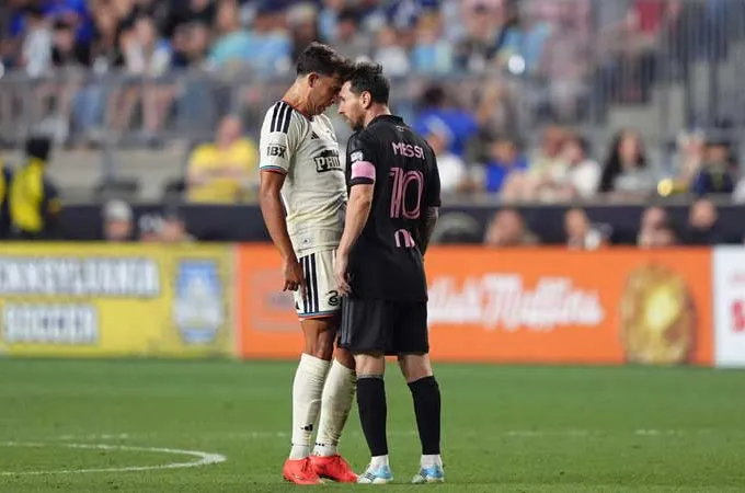 الدوري الأمريكي يفرض غرامة على ميسي بسبب صفع منافس خلال مباراة فيلادلفيا