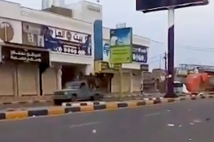 الحوثيون يُحكمون قبضتهم على باب المندب ويُهددون سلاسل الإمداد العالمية