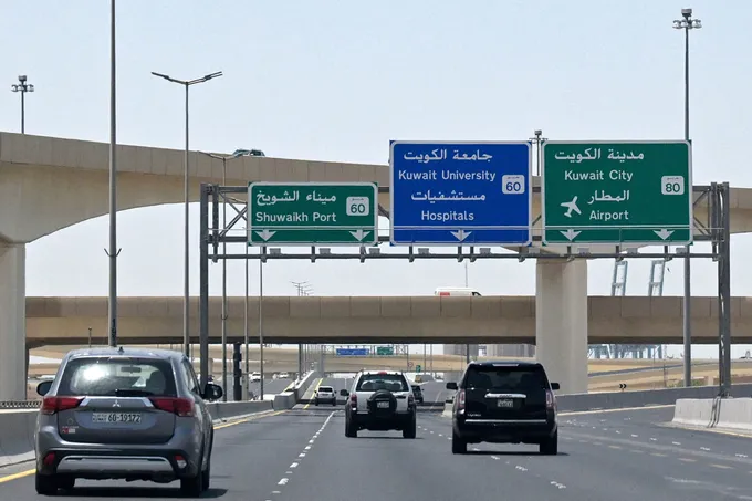 مسيّرة إيرانية تستهدف مجمعاً سكنياً في الكويت والسيطرة على الحريق دون إصابات