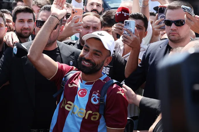 محمد صلاح يصل تركيا ويخضع للفحص الطبي تمهيداً للتوقيع مع طرابزون سبور