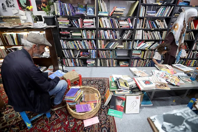 معرض بيروت للكتاب يفتح على تساؤلات: تكريم وتاريخ شفوي أم مرآة لبلد مأزوم؟