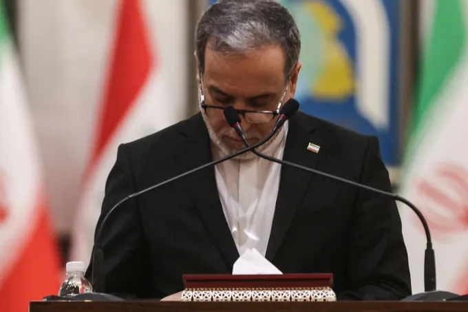 فنزويلا تستدعي السفير الإيراني احتجاجاً على تصريح عراقجي: «إيران ليست فنزويلا»