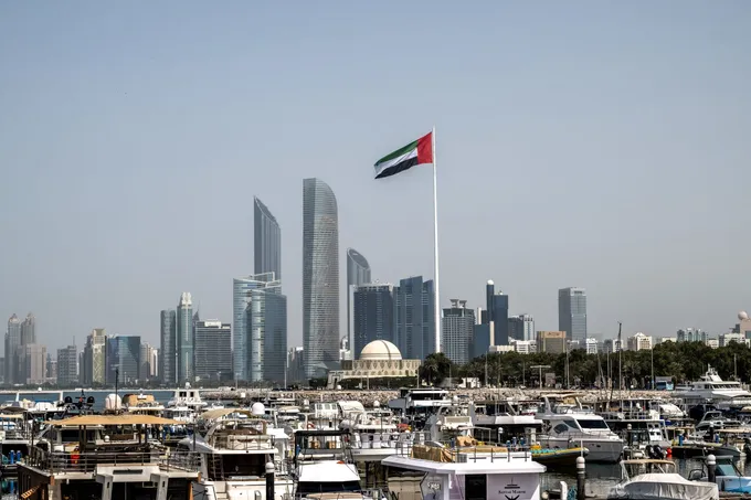 الإمارات توقف جميع التبادلات التجارية والمعاملات المالية مع إيران حتى إشعار آخر