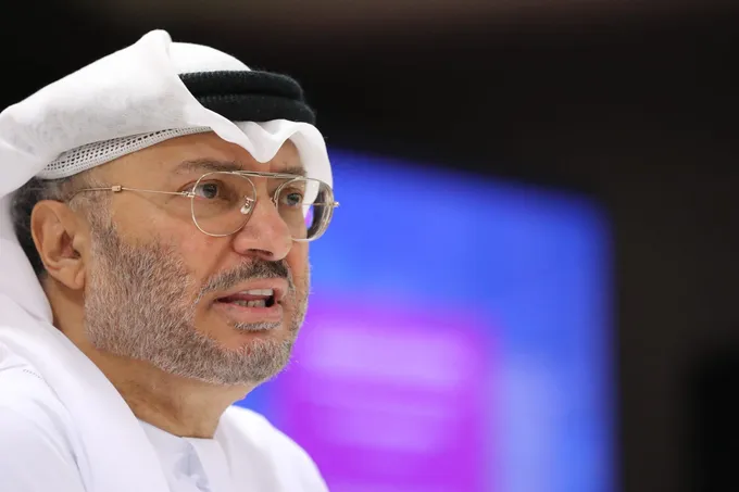 قرقاش: الثقة مع إيران كُسرت والإمارات تطوّر ممرات شحن بديلة لتجاوز هرمز
