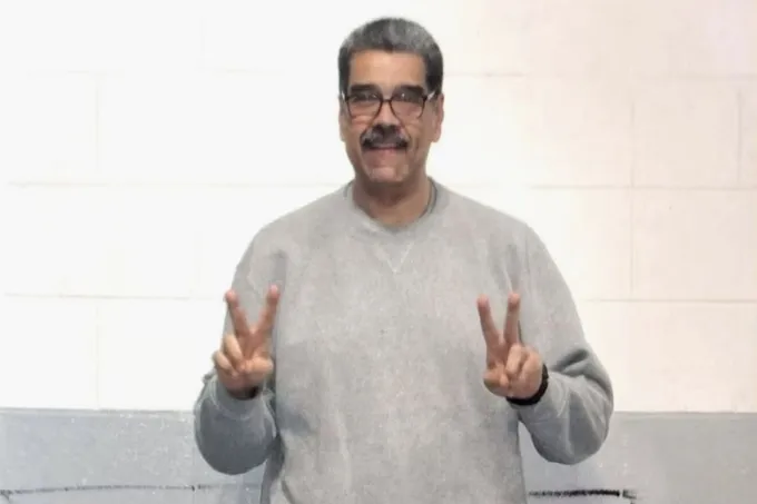 مادورو ينشر صورتين من سجنه في نيويورك مؤكداً الصمود