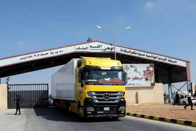 سوريا تغلق معبر نصيب مع الأردن بعد غارات جوية أردنية