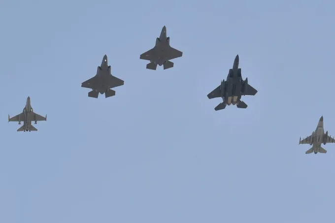العراق يُعلن اكتمال انسحاب القوات الأمريكية وتسلّم قواعدها العسكرية