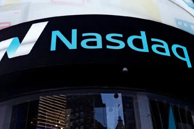 أسهم أمازون تقفز 12% وتدفع مؤشرات وول ستريت للارتفاع بعد نمو قوي في الخدمات السحابية