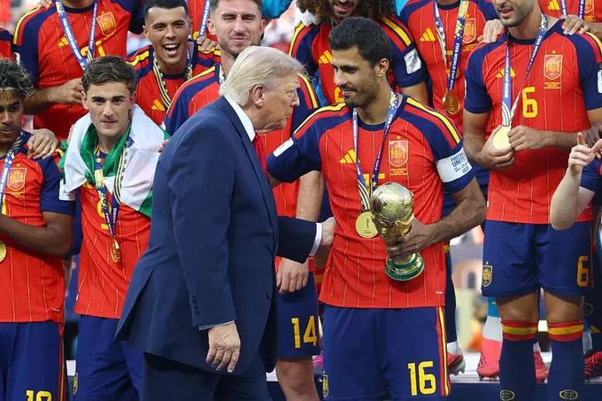إسبانيا تتوج بكأس العالم 2026 وتثير موجة من التفاعلات داخل الملاعب وخارجها