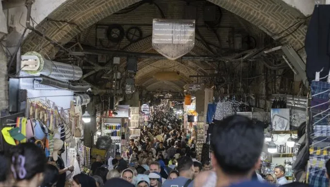 انكماش الاقتصاد الإيراني 10.1% في ظل الحرب وبزشكيان يقر بالضغوط المالية