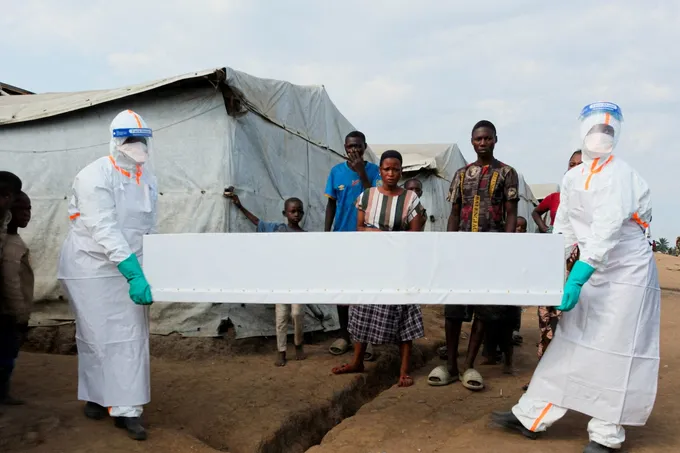 أكسفورد تطلق أول تجربة بشرية للقاح ضد سلالة بونديبوغيو من إيبولا وسط تصاعد التفشي في الكونغو