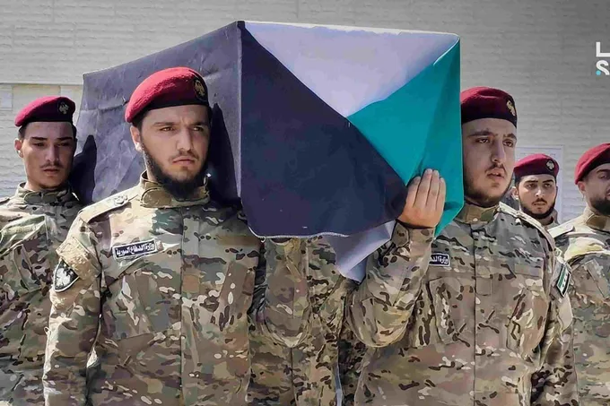 انفجار مستودع ذخيرة في دير الزور يودي بحياة 11 جندياً سورياً