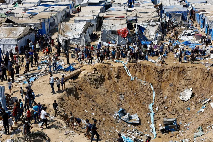انتشال 55 جثماناً من أنقاض منزل عائلة ملكة في حي الزيتون بغزة