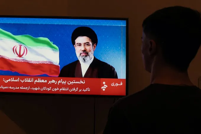 خامنئي يتهم أمريكا وإسرائيل بزرع الانقسام بين الإيرانيين بعد "هزيمتهم في ساحة المعركة"