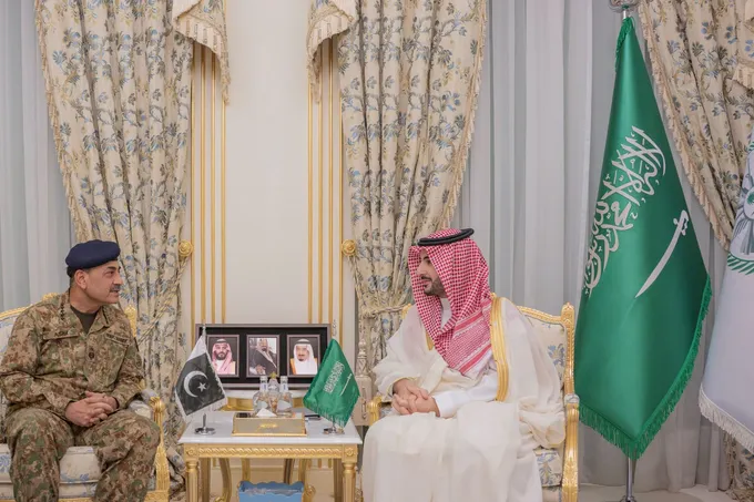 السعودية وباكستان تؤكدان التنسيق الدفاعي لمواجهة الاعتداءات وفق اتفاقية مكة