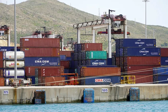 المغرب يفتتح ميناء الناظور ويوسّع طنجة المتوسط