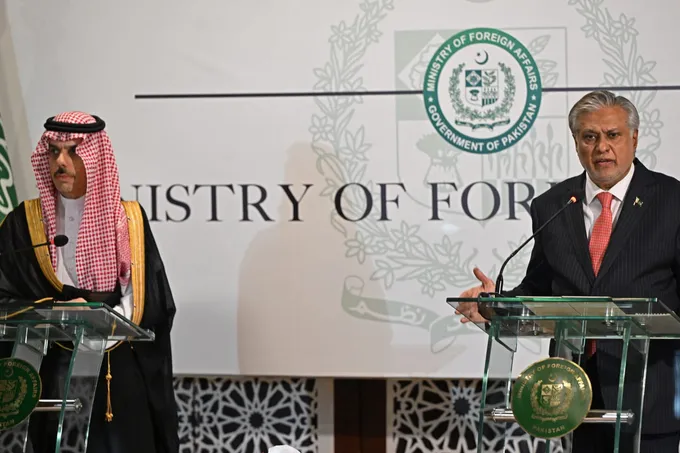 السعودية وباكستان تدعوان إلى احتواء التوتر الأمريكي الإيراني ودعم المحادثات