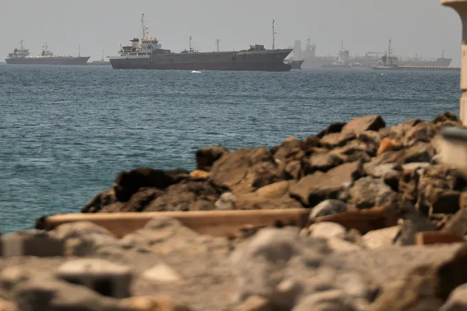 رئيس الوزراء القطري في طهران لبحث ممر ملاحي بهرمز وخفض التصعيد الأمريكي الإيراني