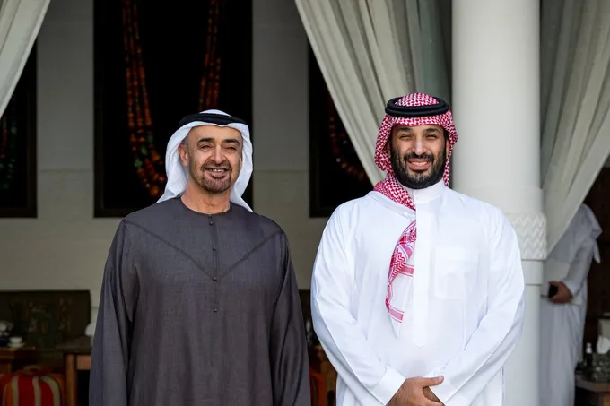 مسؤولون سعوديون وإماراتيون يتبادلون رسائل الوحدة عبر التواصل الاجتماعي عقب أشهر من التوتر