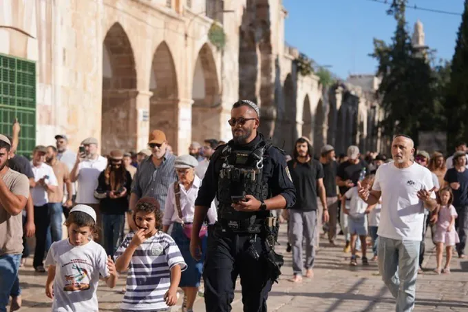 تقرير «هيومن رايتس ووتش»: عنف المستوطنين هجّر 107 قرى فلسطينية وسط مخططات ضم الضفة