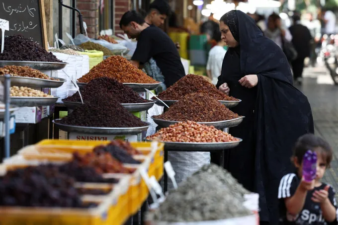 واشنطن تشدّد الخناق الاقتصادي على طهران وسط تساؤلات حول نجاعة العقوبات