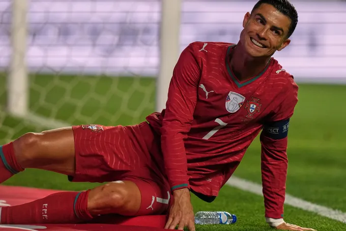 رونالدو يسخر من شائعات مشاكله البدنية ويؤكد جاهزية البرتغال لكأس العالم