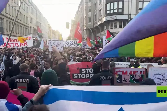 مسيرات عالمية حاشدة تضامناً مع فلسطين في لندن وبرلين وسانتياغو